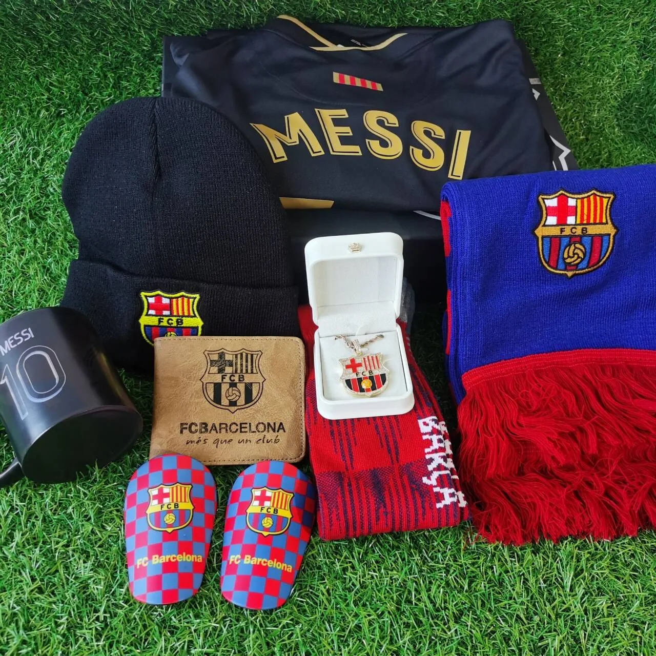MESSI Mystery Football Box 12 Items