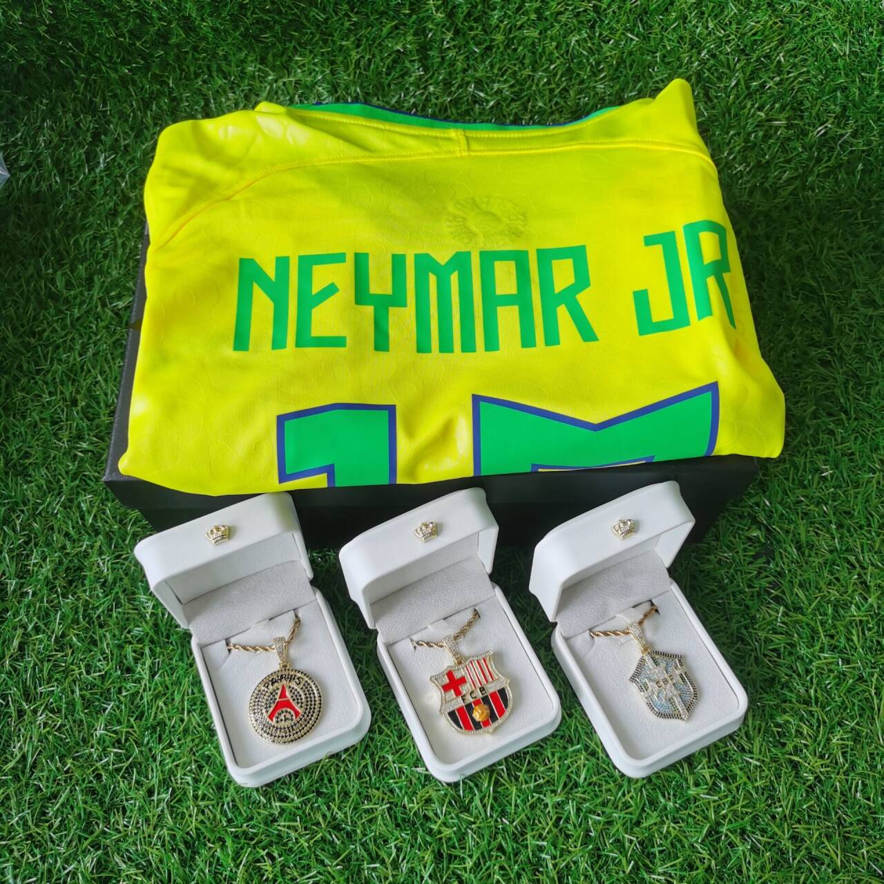 Neymar jr Mystery Football Box 8 Items